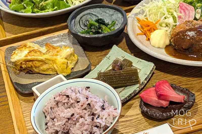 カフェ木蓮の「メンチカツ定食」の副菜