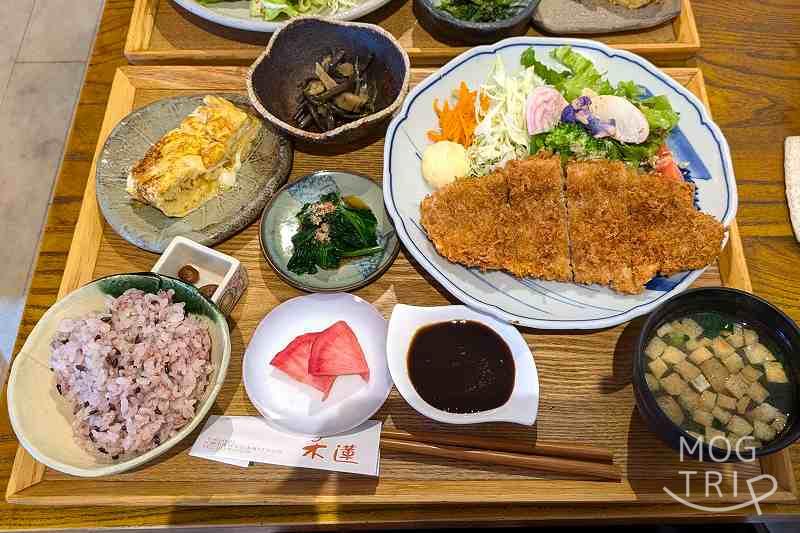 カフェ木蓮の「ロースカツ定食」