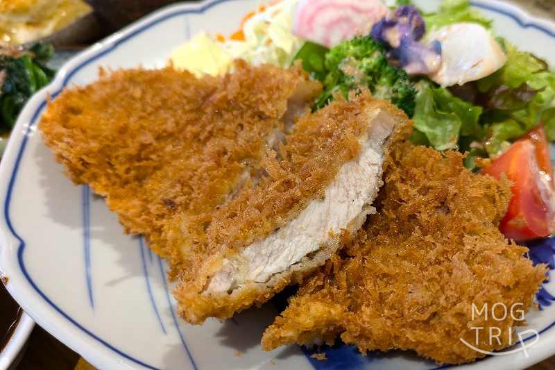 カフェ木蓮の「ロースカツ定食」