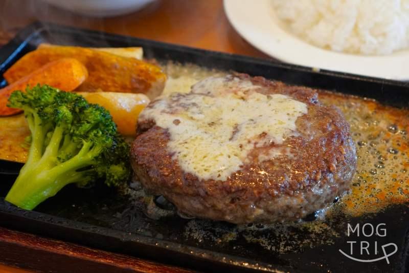 「Hamburg Restaurant Aruhiko（ハンバーグレストランアルヒコ）」のゴルゴンバターハンバーグ