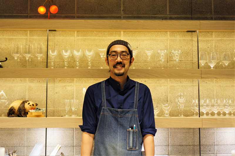 「パフェ、珈琲、酒、佐々木」の店長 佐藤智史（ともふみ）さん