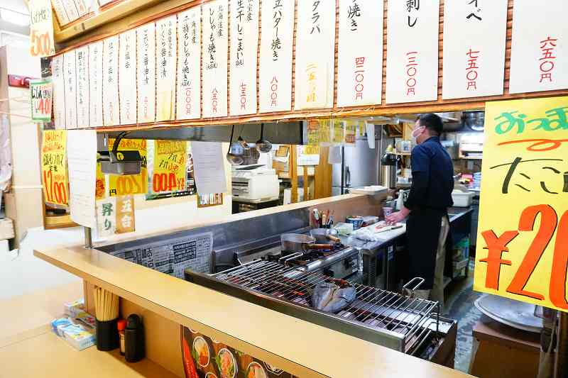 食事処 ながもりの店内