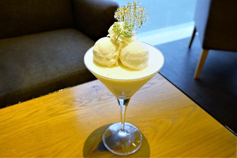 CAFE NOYMOND（カフェノイモンド）の「白いパフェ」