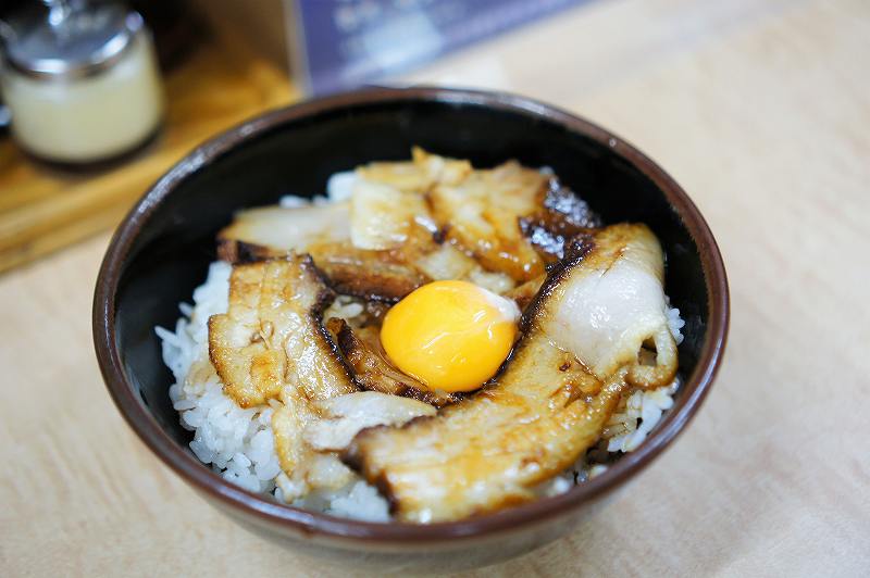 ラーメンのお供に！常連さんはみんな頼む ”ミニチャーシュー丼” 400円