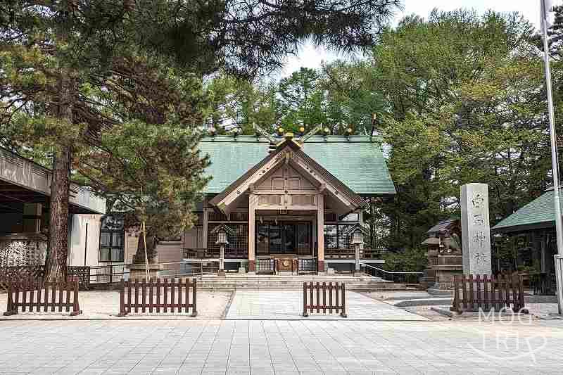 白石神社の本殿