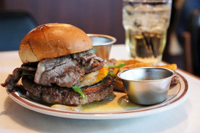 「JSバーガーカフェ札幌店」のジンギスカンバーガー