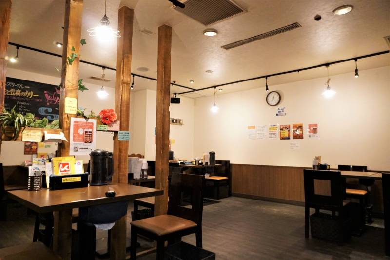 スープカレーキングセントラルの店内