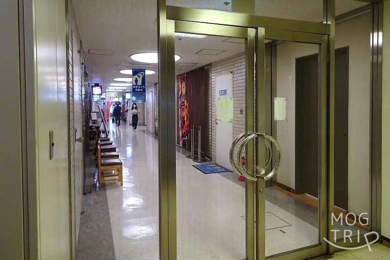 一粒庵のある「地下飲食店街入口」