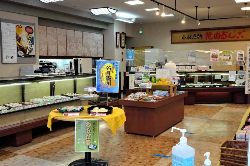 小樽新倉屋の店内