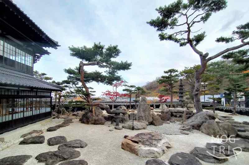 旧青山別邸の「枯山水」