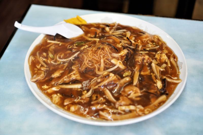 龍鳳　醤油あんかけ焼きそば（豚肉）