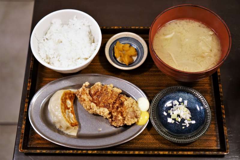 SAPPORO餃子製造所　餃子ザンギ定食