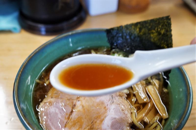 らーめん初代　醤油ラーメンのスープ