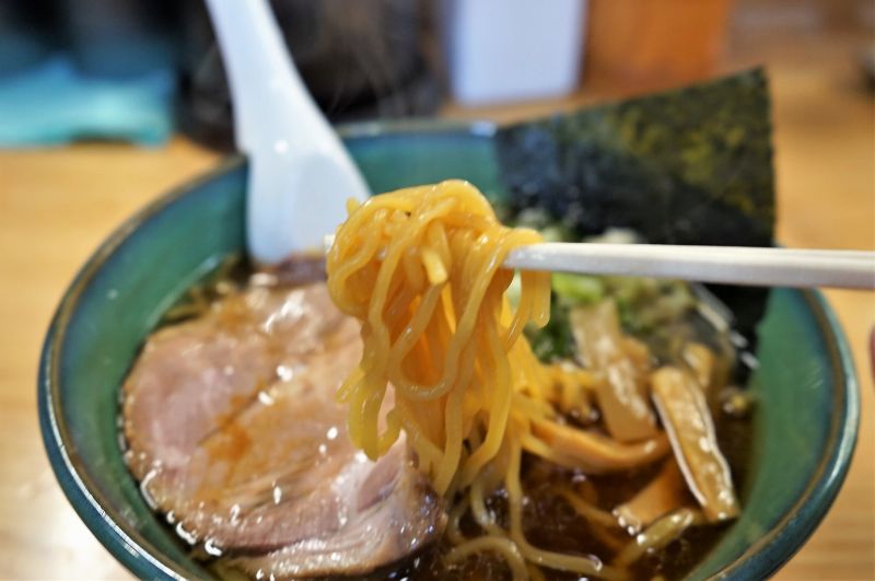 らーめん初代　加藤製麺所の中太多加水麺