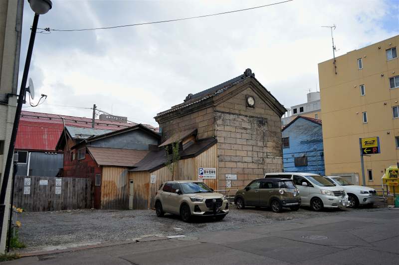 籔半の駐車場の全景