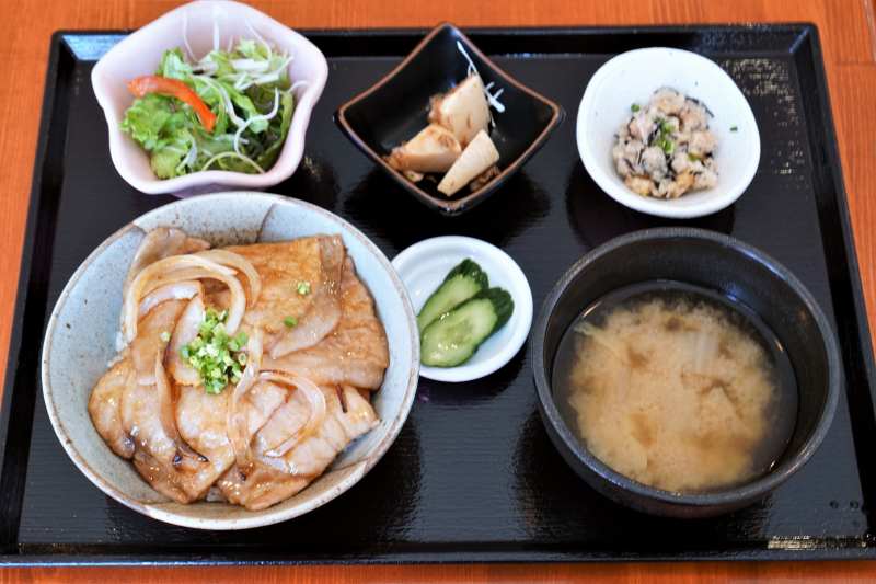 ドンムニュの豚丼