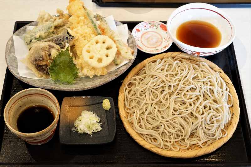 蕎麦さとやまの天せいろ