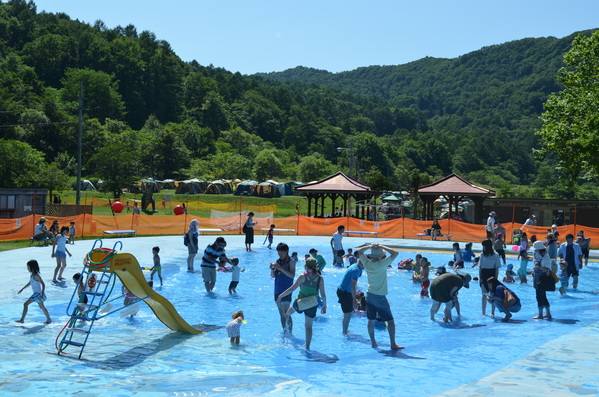 みかさ遊園キャンプ場の じゃぶじゃぶ池