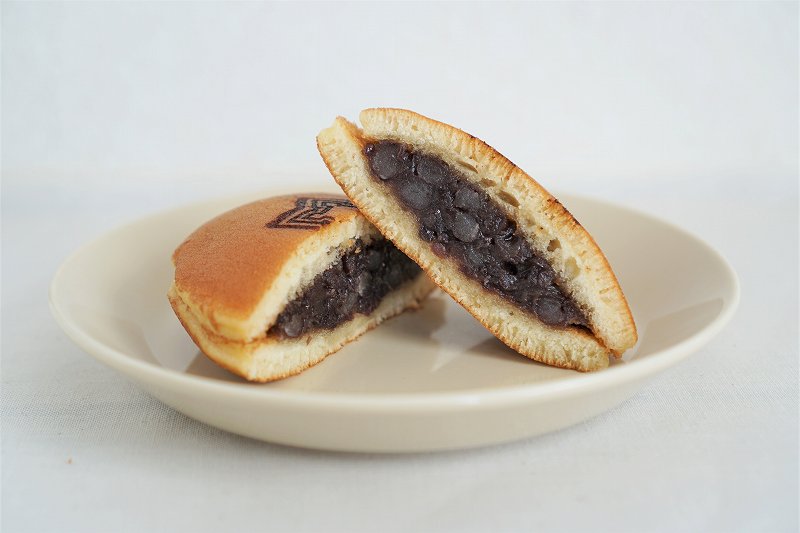 千秋庵総本家のどら焼きの断面