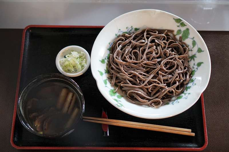 「手打ちそば いろは」の 鴨せいろ