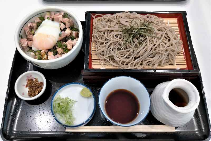 あいろーど厚田　一純の望来豚ミニ焼豚丼ざるそばセット