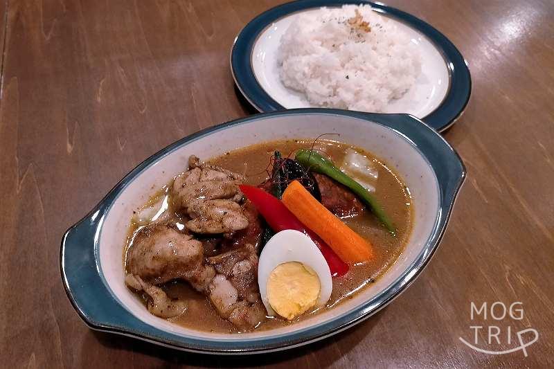 ZORAの「マム ケイのジャークチキンカレー」