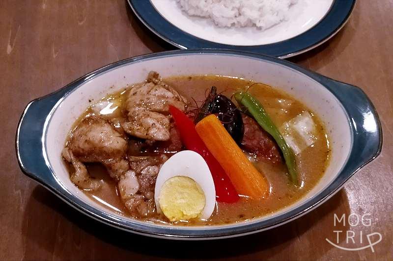 ZORAの「マムケイのジャークチキンカレー」