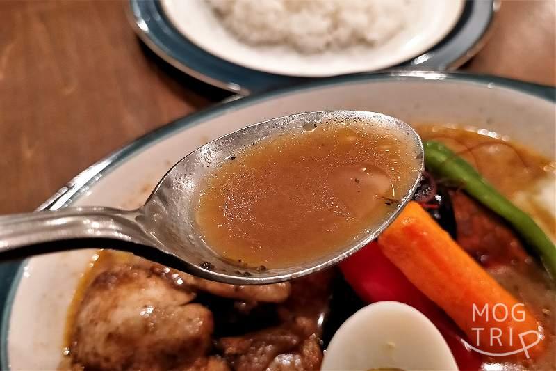 ZORAの「マムケイのジャークチキンカレー」