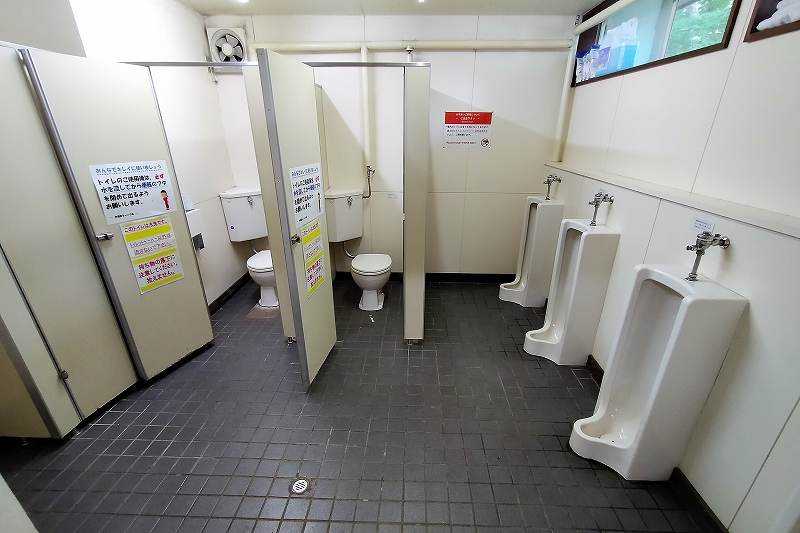 仲洞爺キャンプ場のトイレの中