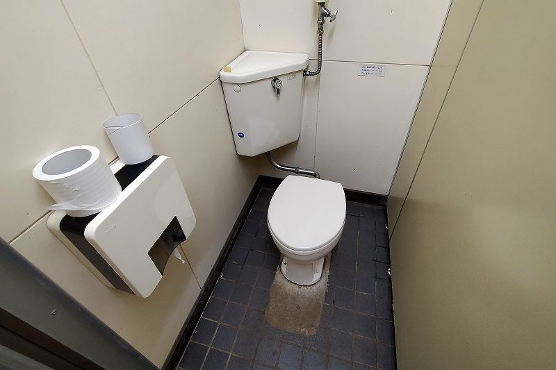 仲洞爺キャンプ場のトイレの中