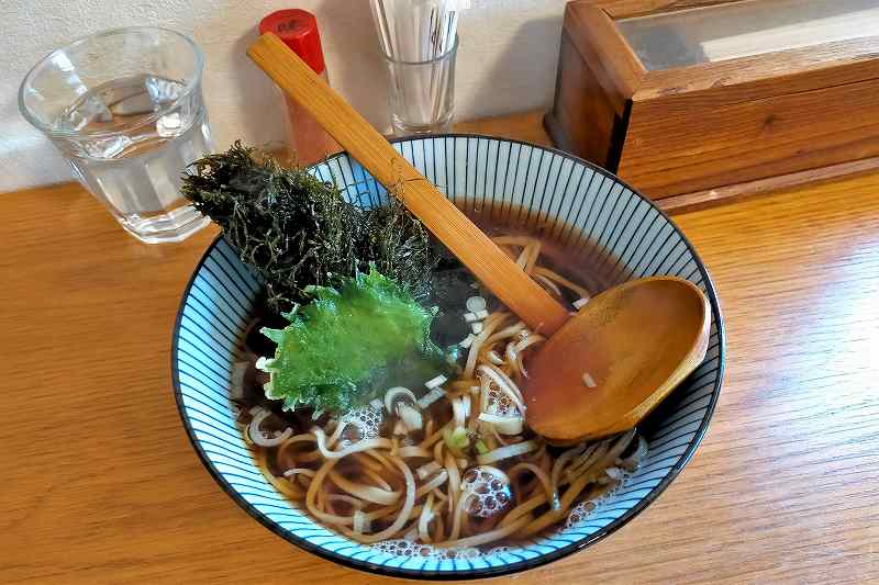 手打蕎麦春別のホッキ昆そば