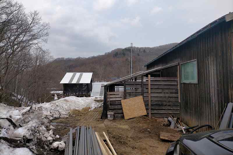 「アグリスケープ」の敷地内にある家畜小屋の外観