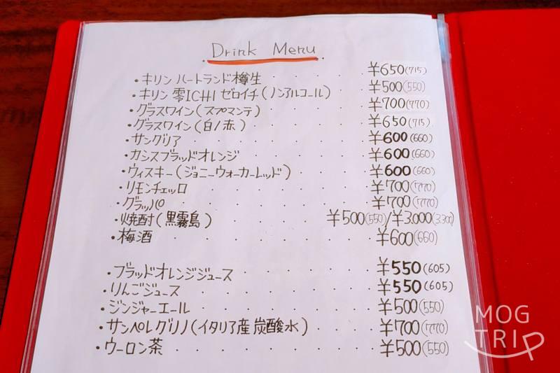 「Trattoria Nobu（トラットリア ノブ）」のドリンクメニューがテーブルに置かれている