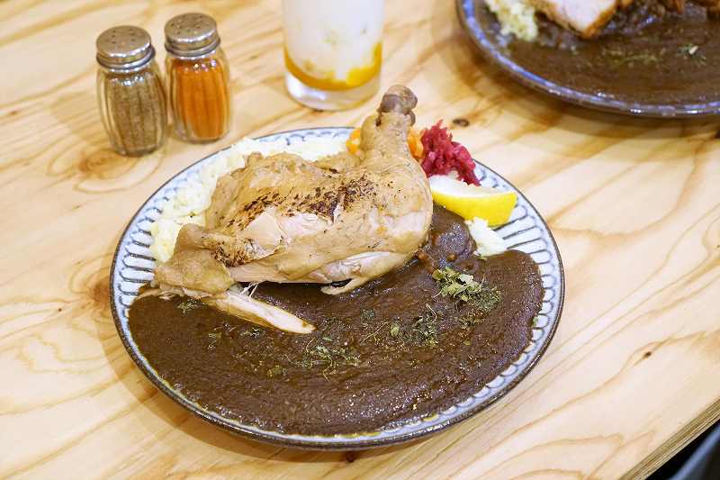 ルーカレーガラク　チキンレッグカレー