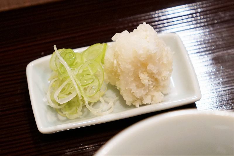 和仏料理 手打蕎麦 坂　お蕎麦の薬味