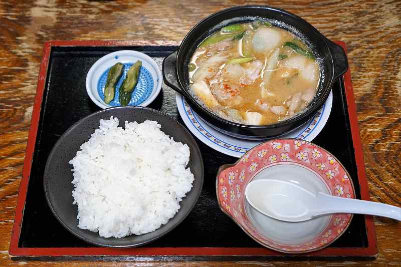 味処まんぷく　ホルモン鍋定食