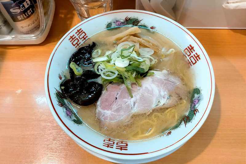 らーめん紫雲亭の「醤油ラーメン」