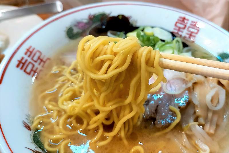 らーめん紫雲亭　醤油ラーメンの麺