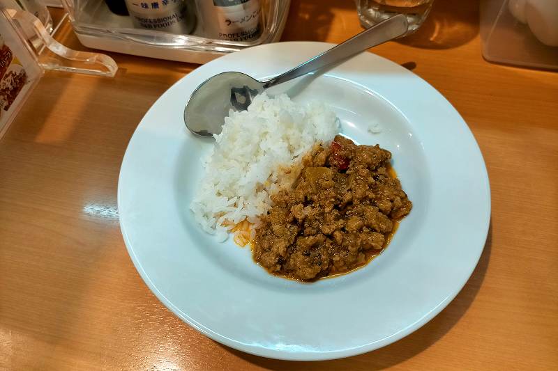 らーめん紫雲亭の「ハーフキーマカレー」