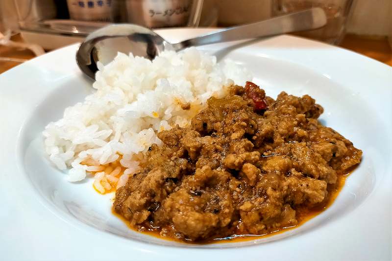 ラーメン紫雲亭　ハーフキーマカレー