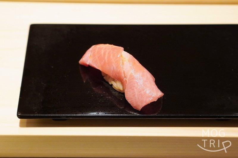 鮨わたなべの「津軽海峡産のマグロのトロ」