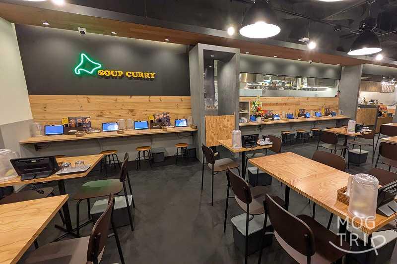 ガラク本店の「店内の様子(奥側)」