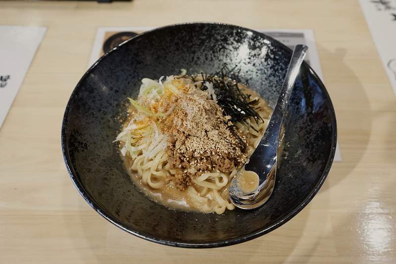 濃厚汁なし担々麺わいの定番「濃厚汁なし担々麺 胡麻」