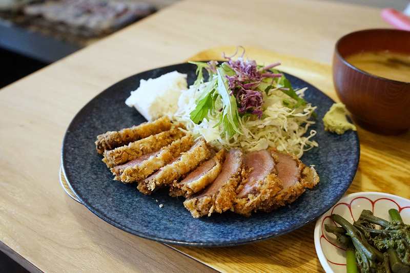 食堂グロリアの「鹿肉カツ定食」