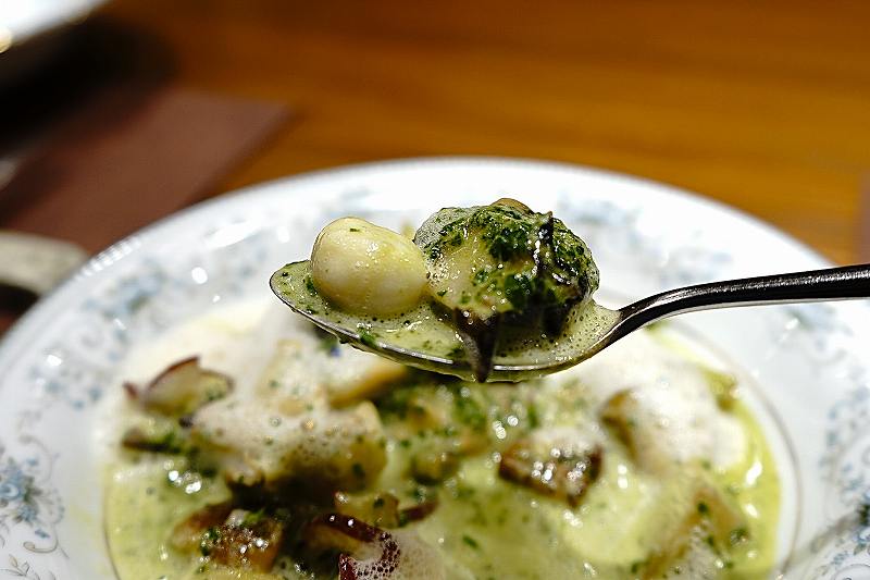 食堂ろらんじゅの「貝類と蛸のフリカッセ」