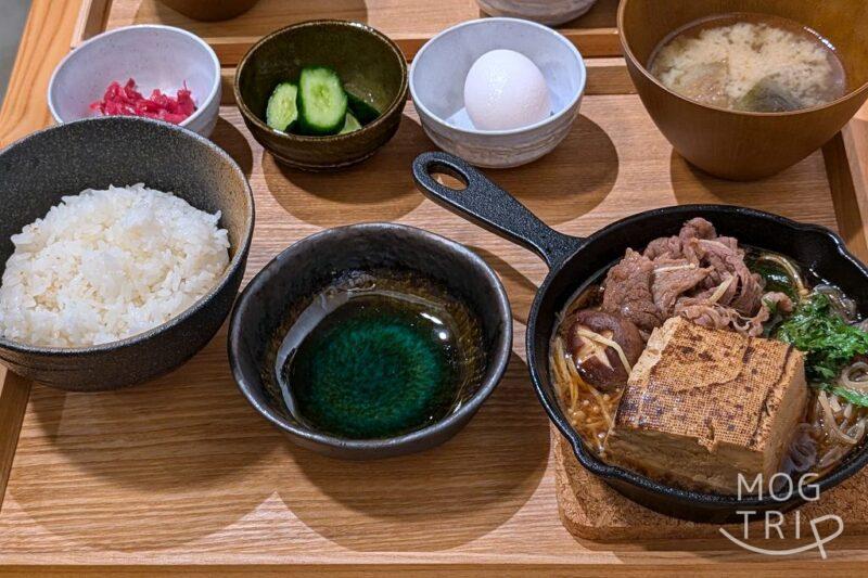 キタヤマヤの定食「キタヤマ焼き 染み染み豆腐すき焼き 牛すき」