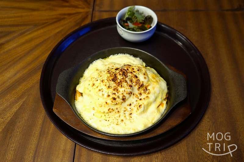 魁陽亭越治の「焼きチーズオムナポリタン」