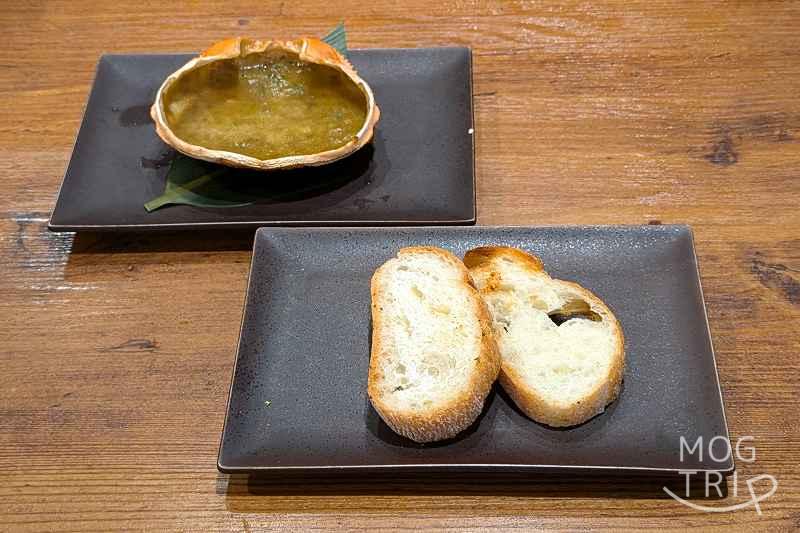 炉あぺおいの「炙りカニ味噌しゃぶしゃぶ」とバゲット