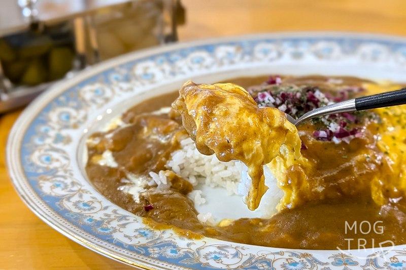 ユニヴェールエスの「ふわとろオムカレー」