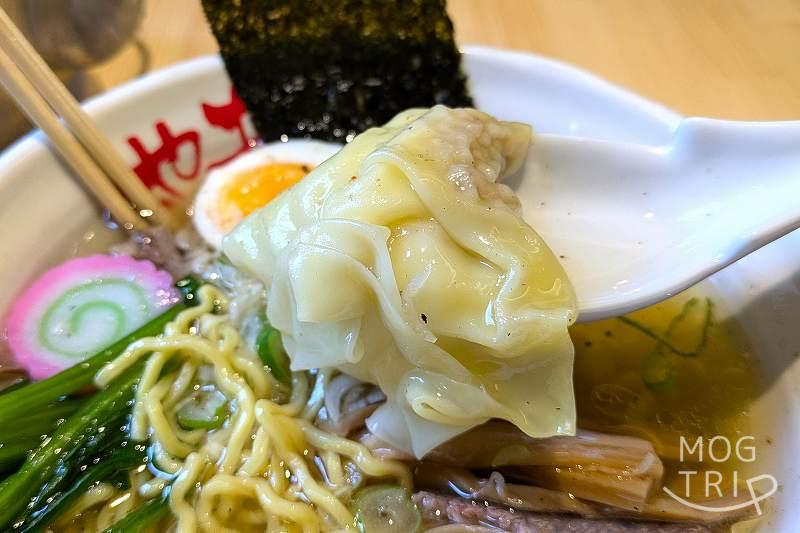 ムラナカラーメン研究所おにやんまの「ワンタン」